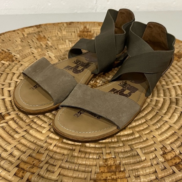 Sorel Ella Cross Strap Sandals - Picture 1 of 4